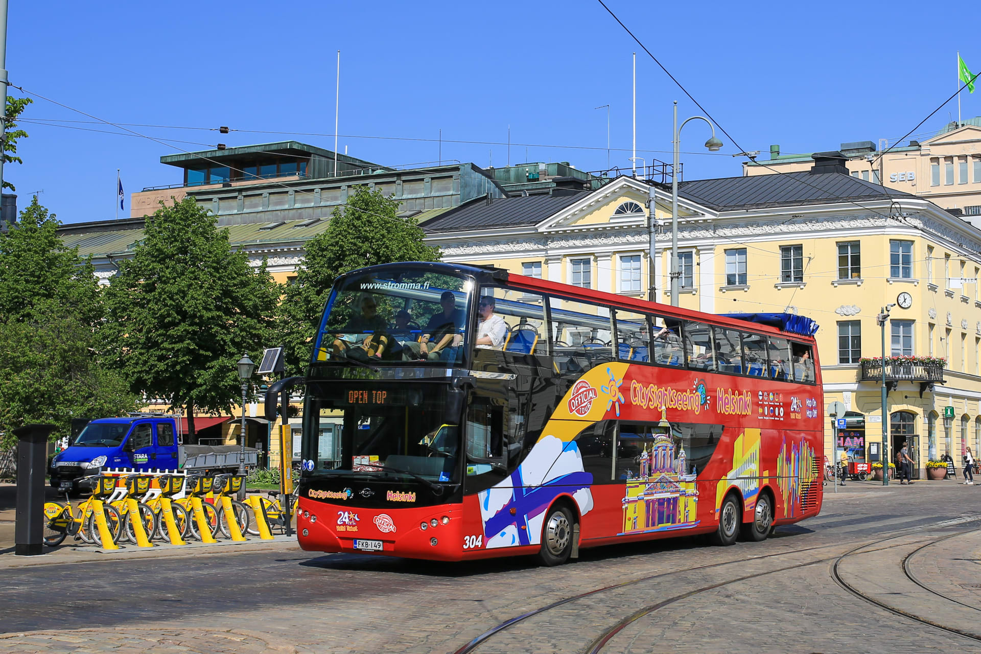 Sightseeing with a double decker bus