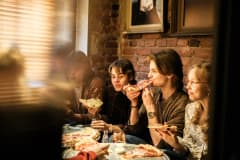 Valitse suosikkislaissisi ja nauti pizzat kavereiden kanssa!