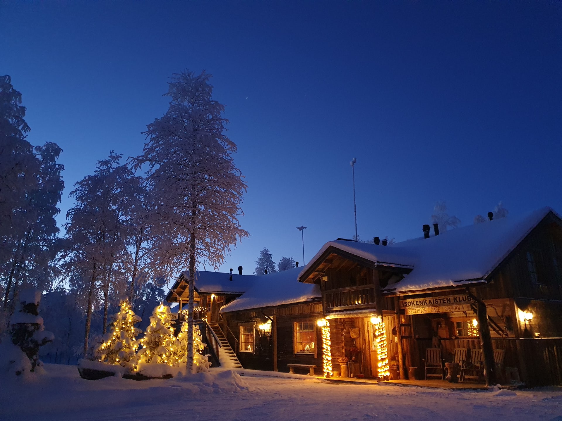 The main building at Isokenkäisten Klubi in winter