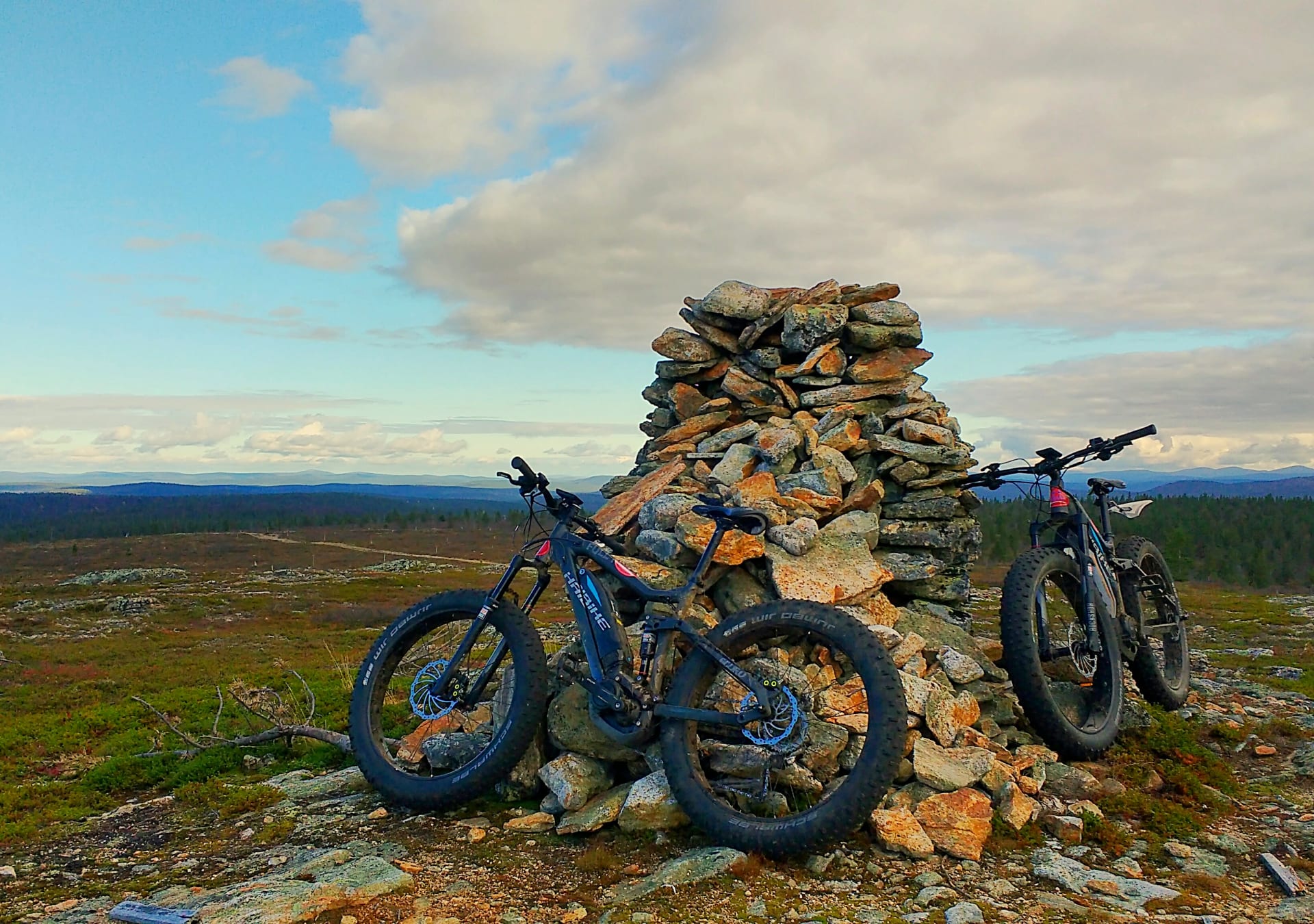 ARCTIC SUMMER DAY ON BIKE, Saariselkä