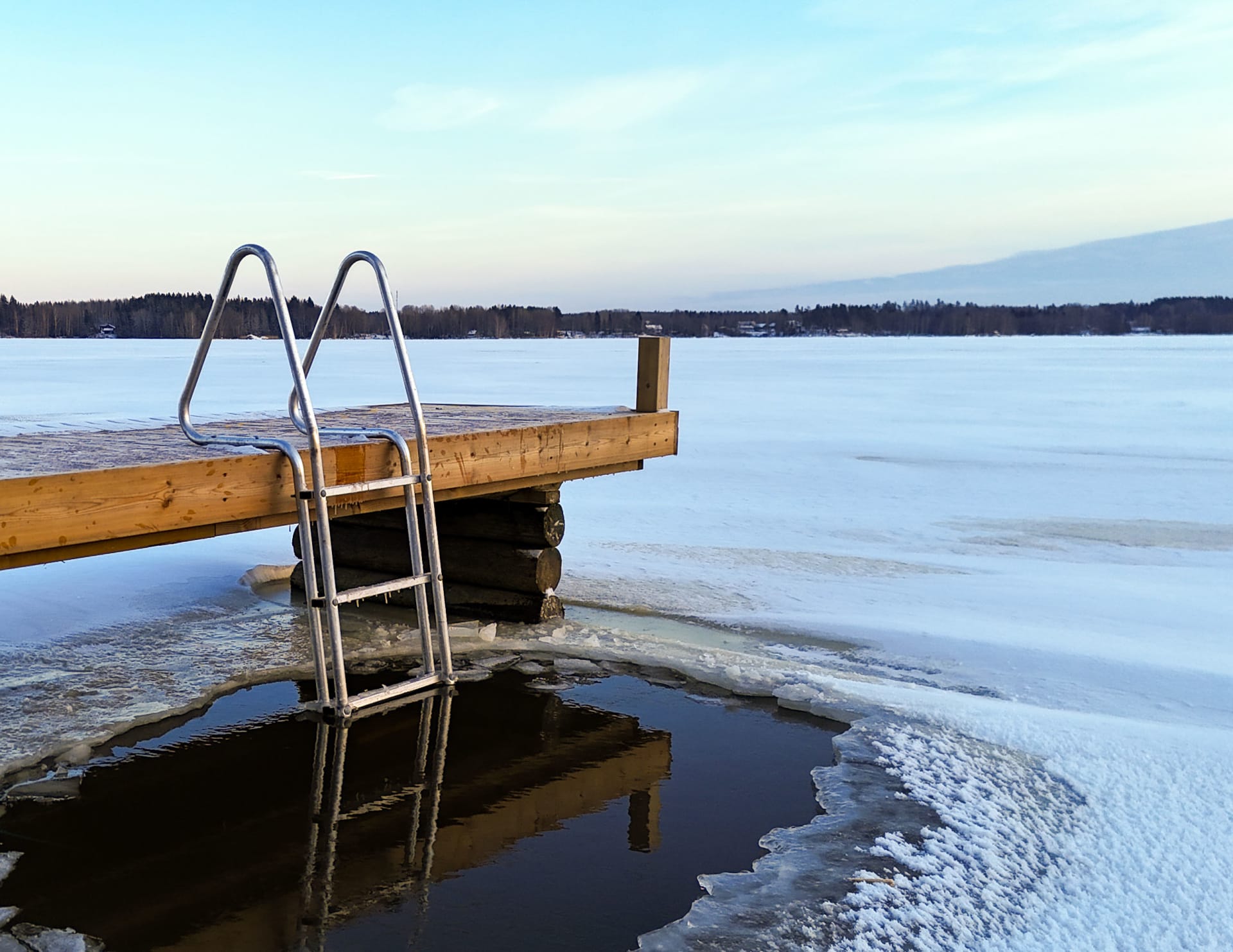 Avanto laiturin päässä