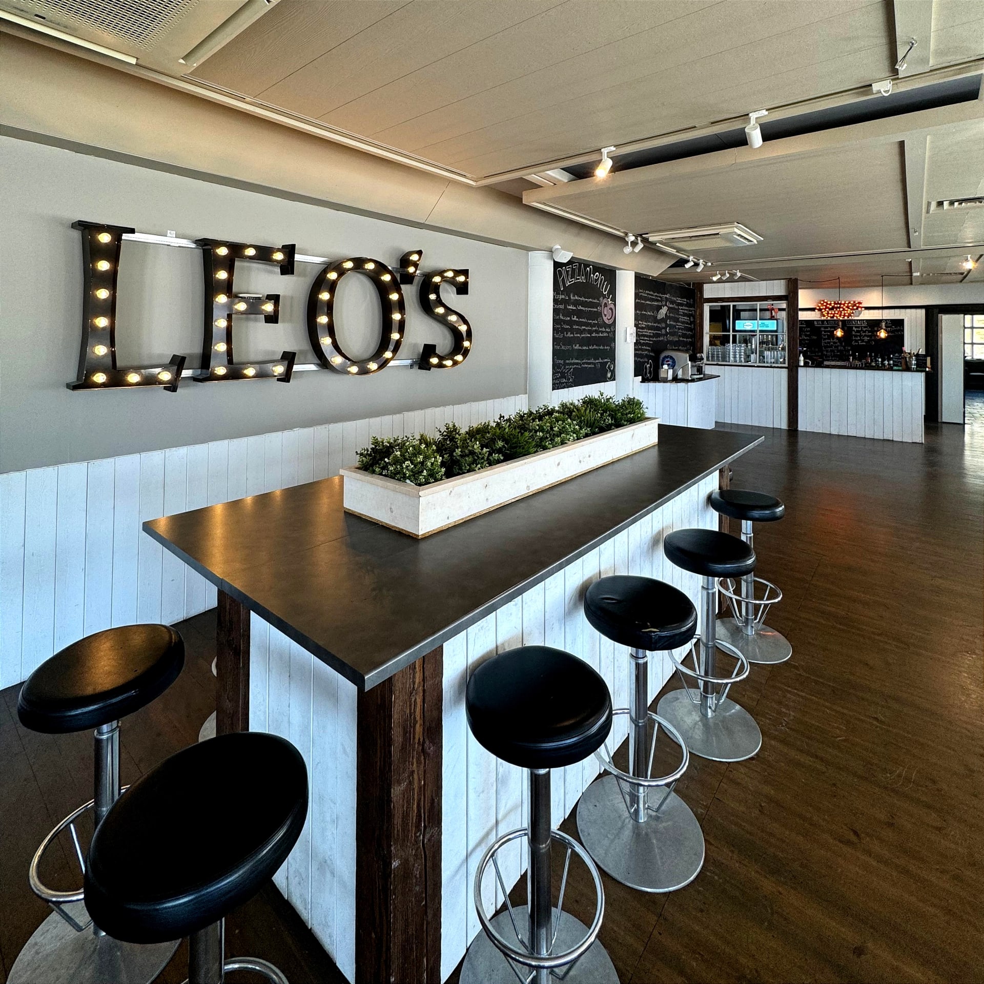 Leo’s pizza indoor Leo’s pizza indoor