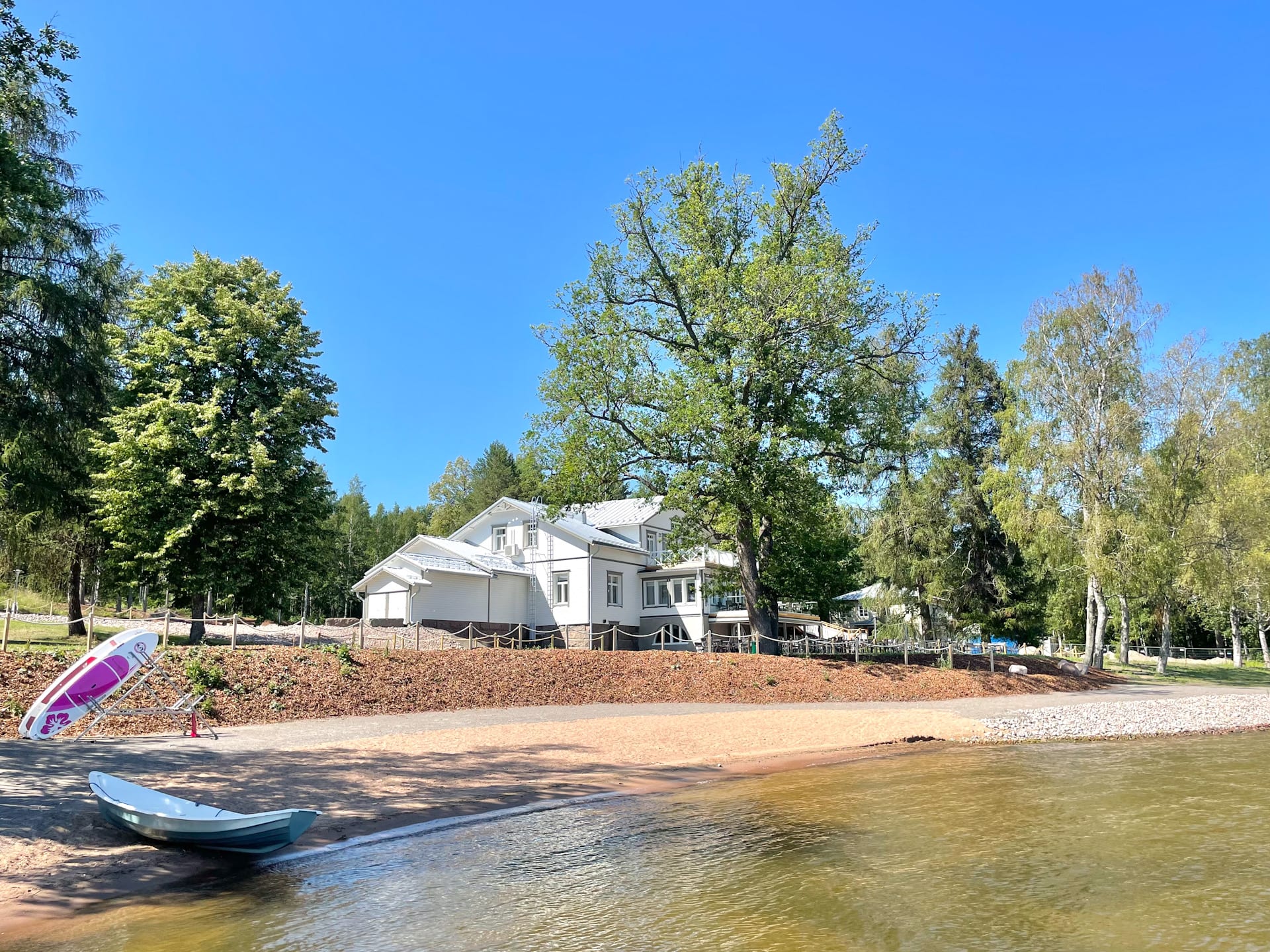 Radalla manor house and beach 