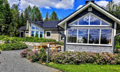 Grilirakennnus patiolla Villa Paasirinne A