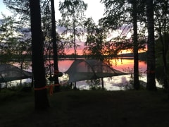 KESÄ 24 Yövy leijuvassa Tentsile-teltassa