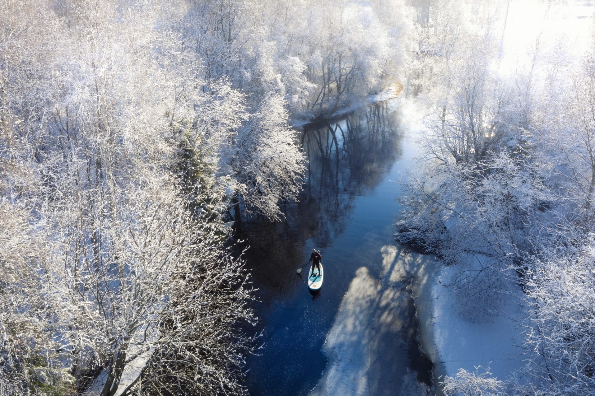 Winter SUP boarding in Mustasalmi.