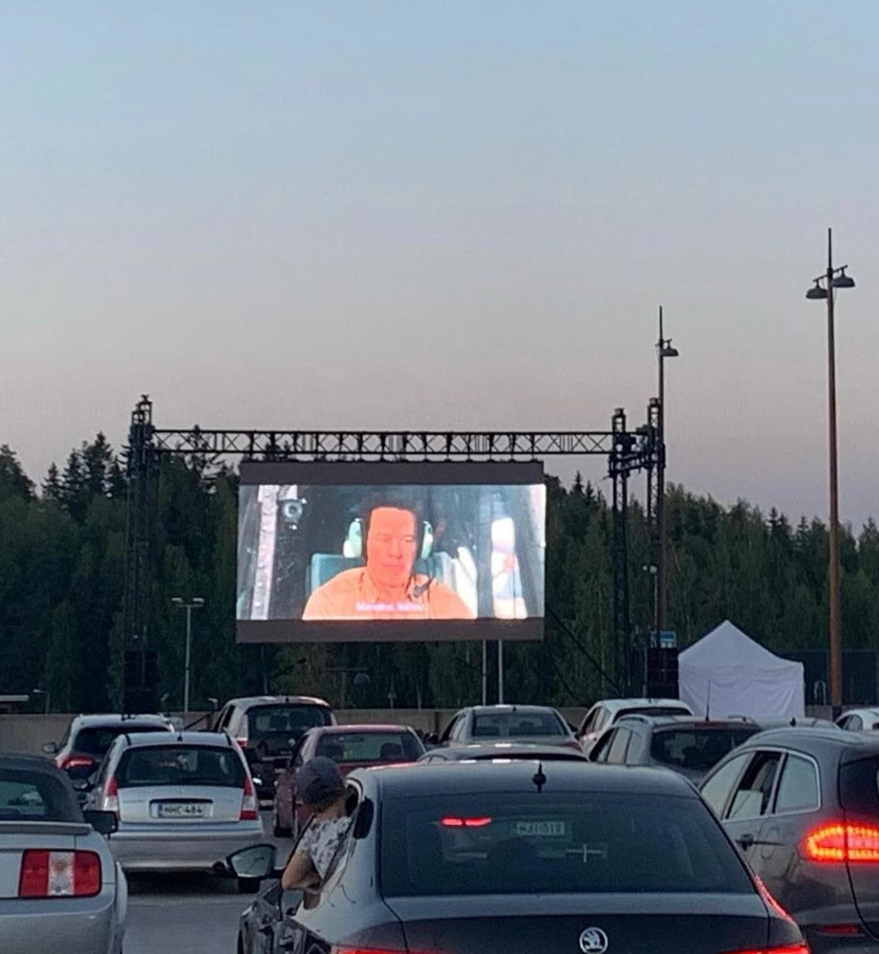 Drive-in-viikonloppu parkkipaikalla.