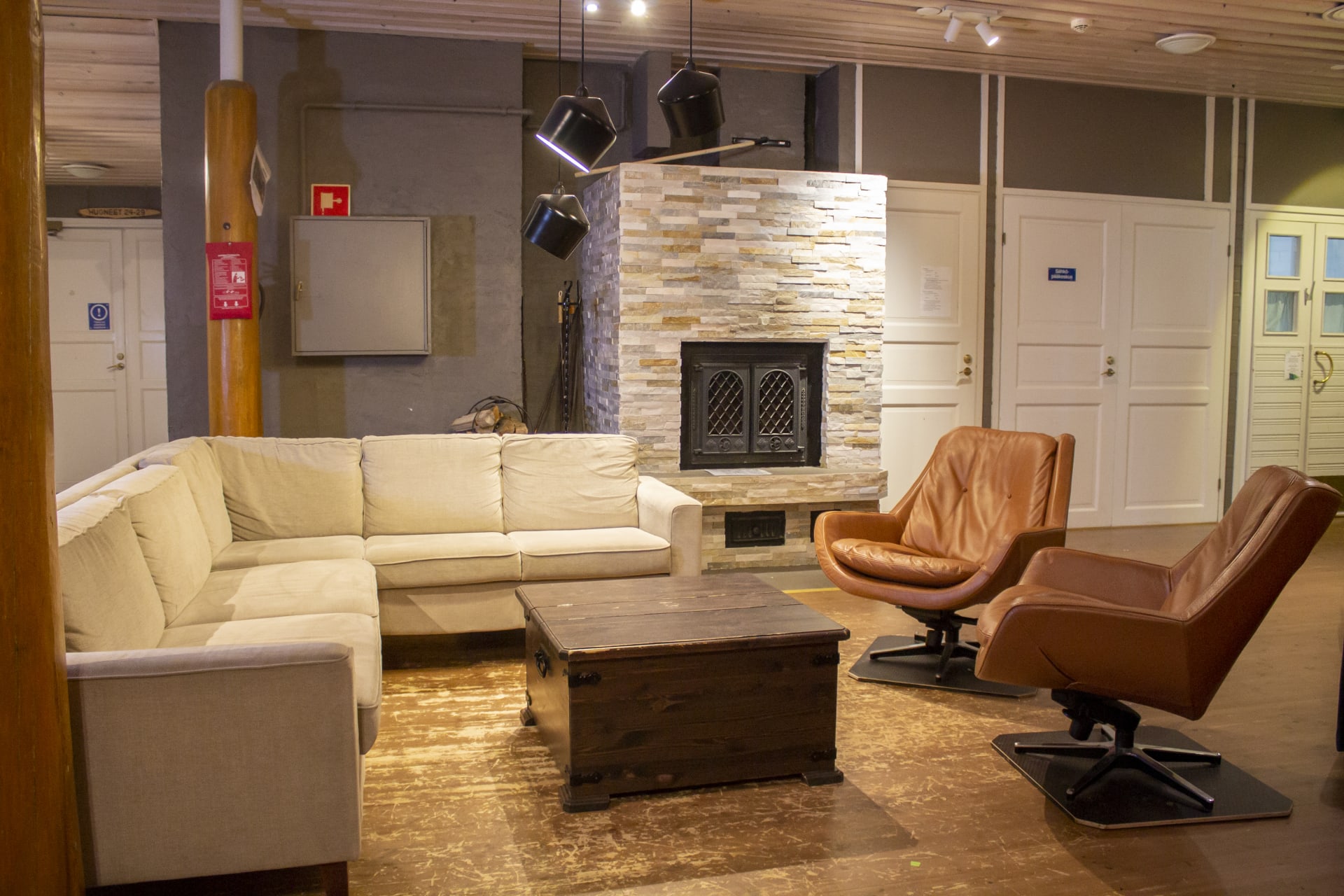 Metsäkartano Youth Centre wilderness hotel Sirnikka lounge area
