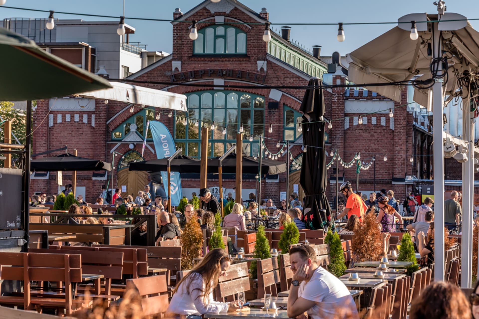 Oulu market square and market hall.