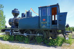 Pihallamme nököttävä VR1-veturi lempinimeltään "kana"