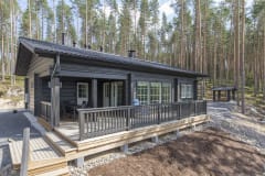 Villa Lansirannan terassi. Villa Länsiranta and its terrace.