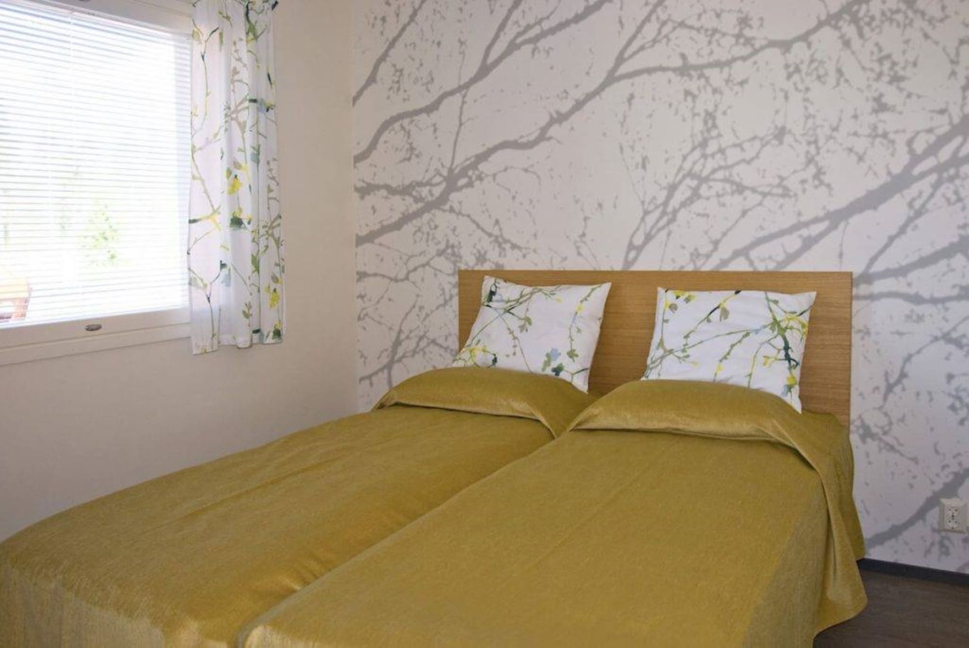 Bedroom with a twin bed