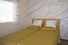 Bedroom with a twin bed