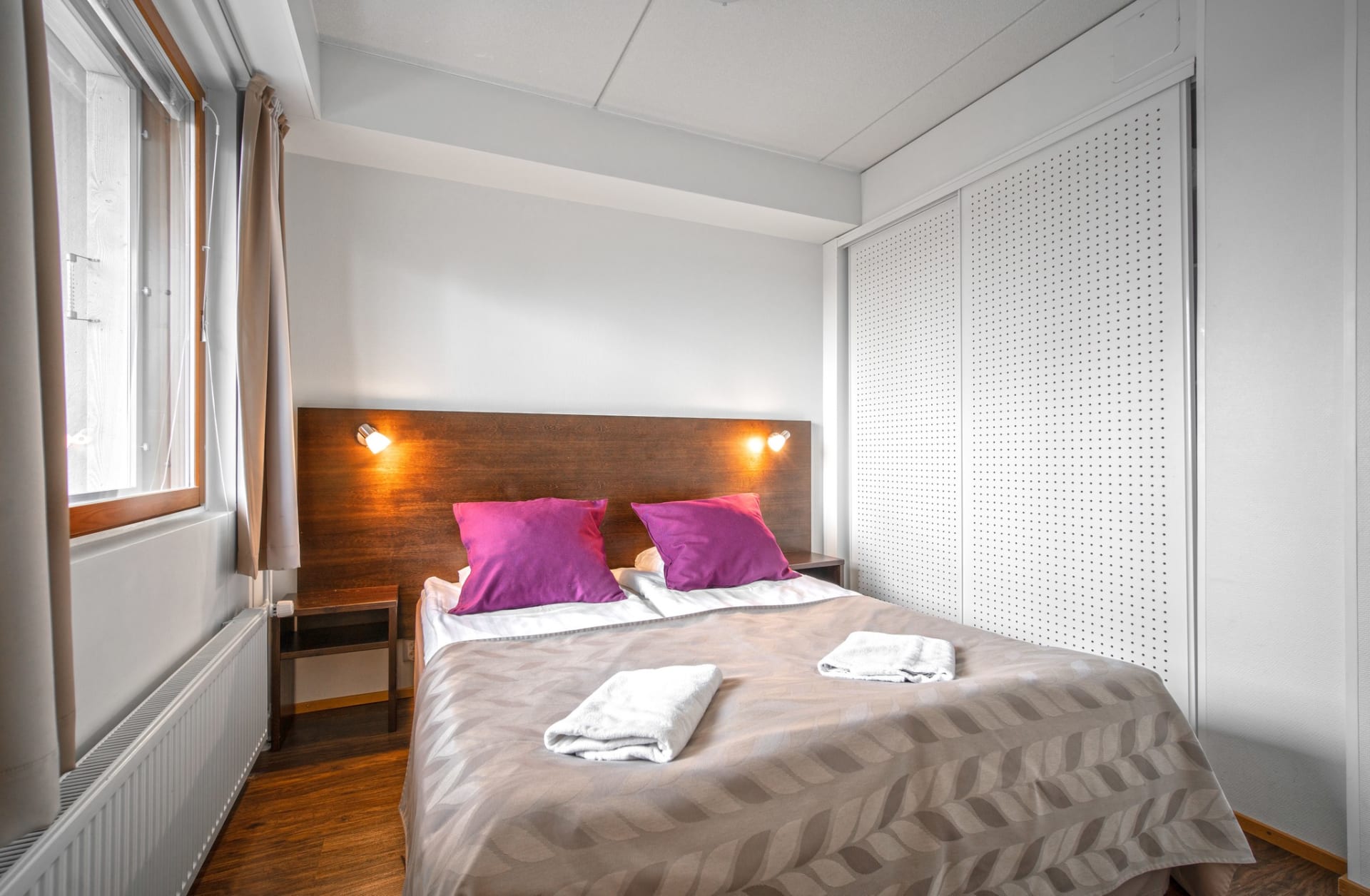 PyhäSuites55 bedroom with double bed