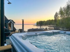 Hot tub with a stunning lake view in the Lakeland