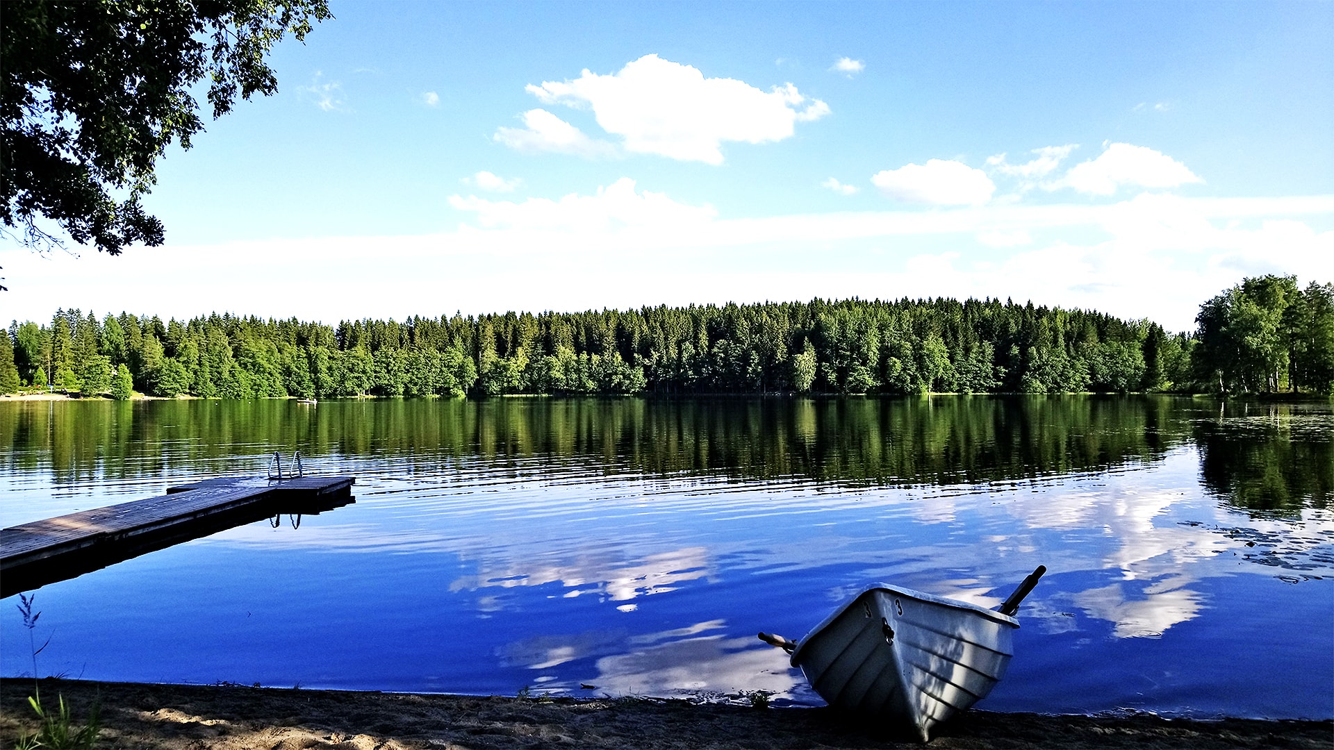 Hotel IsoValkeinen Iso-Valkeinen lake