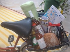 You can buy snacks from the boutiques around the tour.