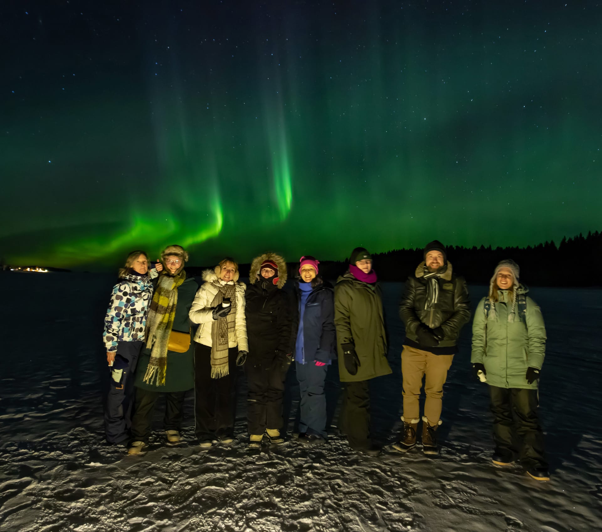 Group on aurora tour