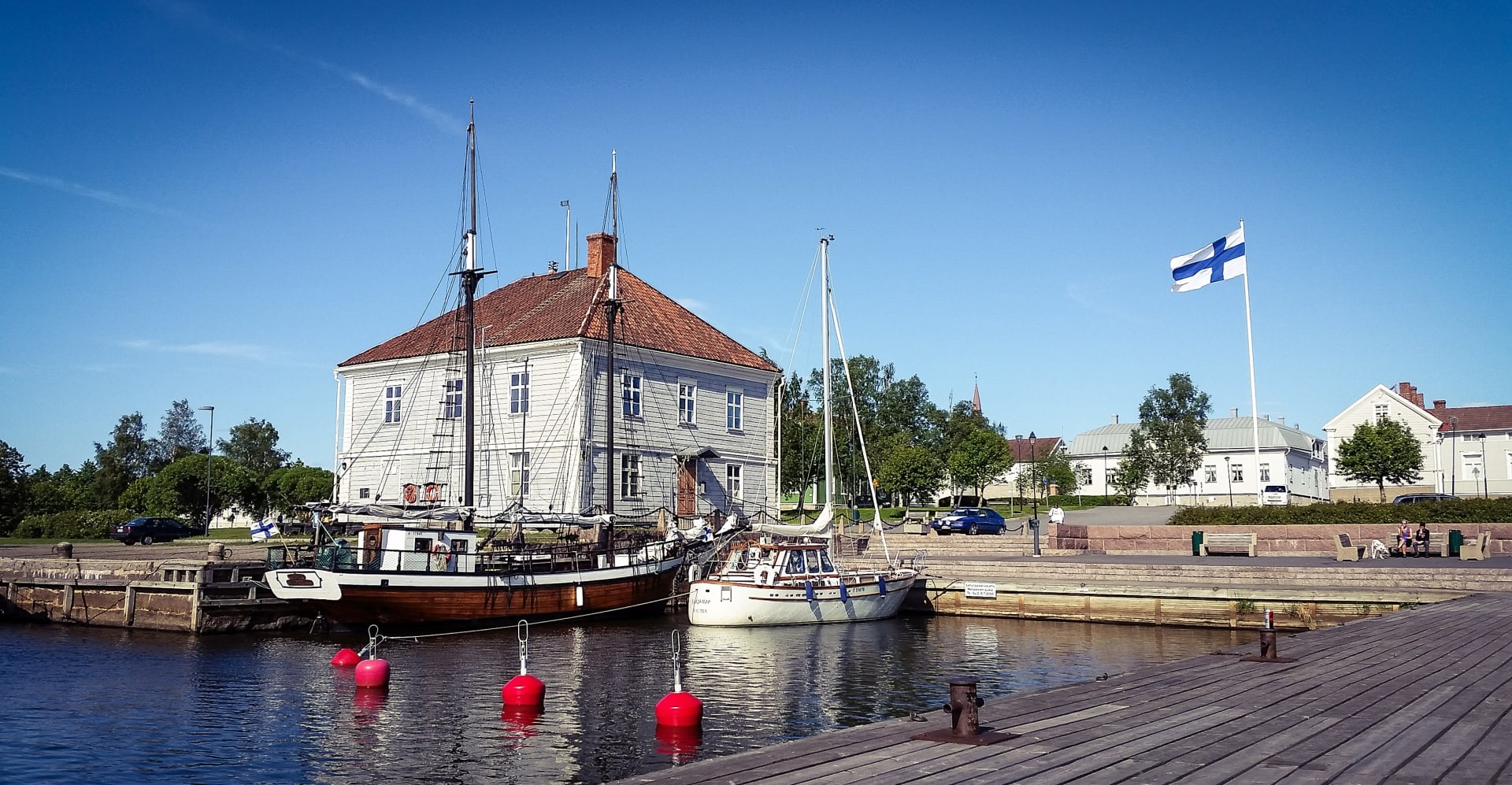 Cruises to Raahe Archipelago leave from the harbor next to the Packhouse Museum.