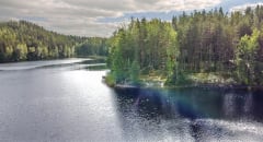Järvinäkymää dronella kuvattuna