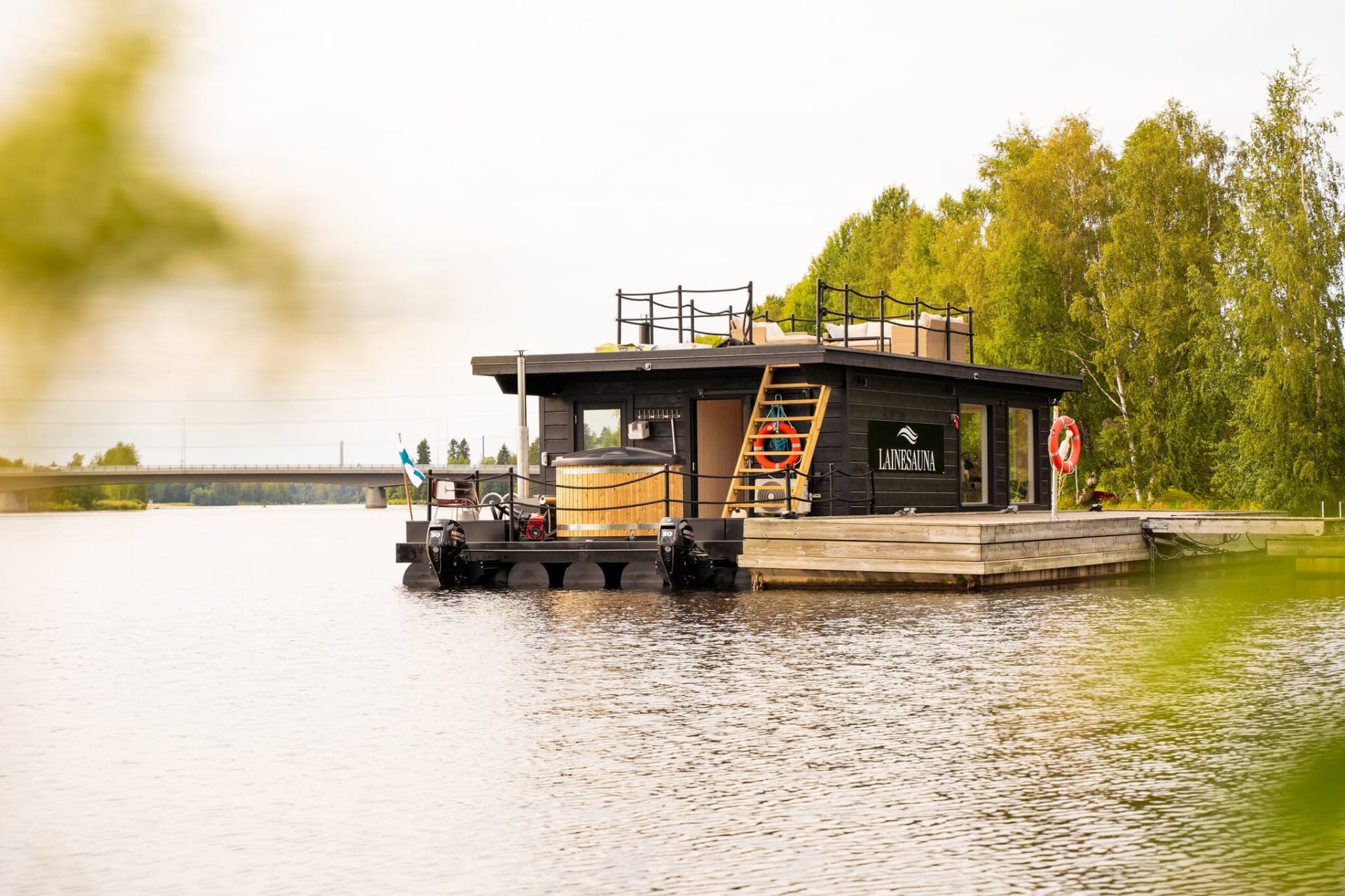 Saunalautta Lainesauna Oulu laiturissa