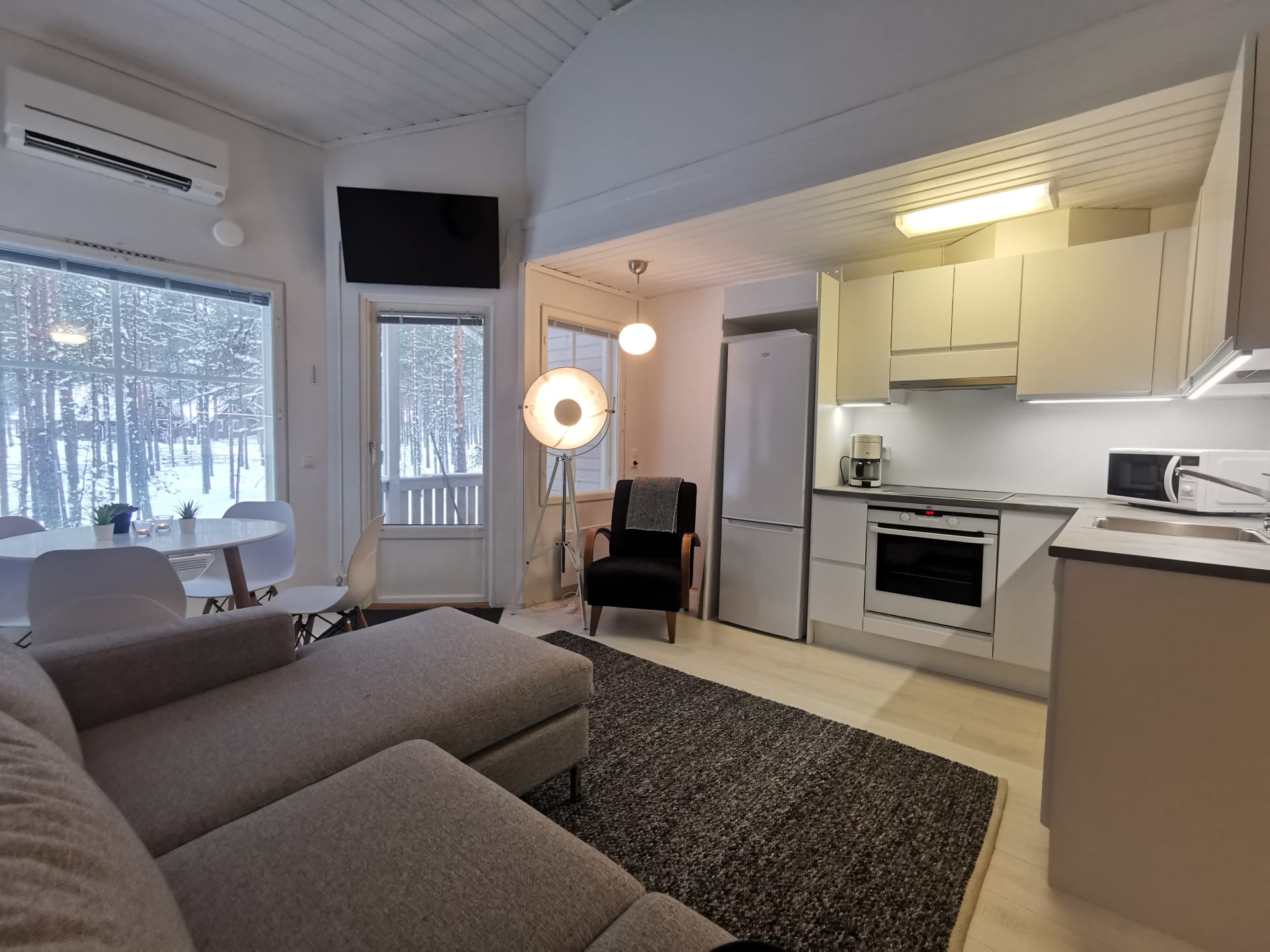 Olohuone ja keittiö