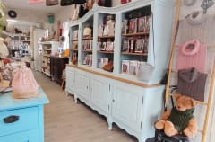 Tunnelmallinen myymälä on elämyksiä täynnä.