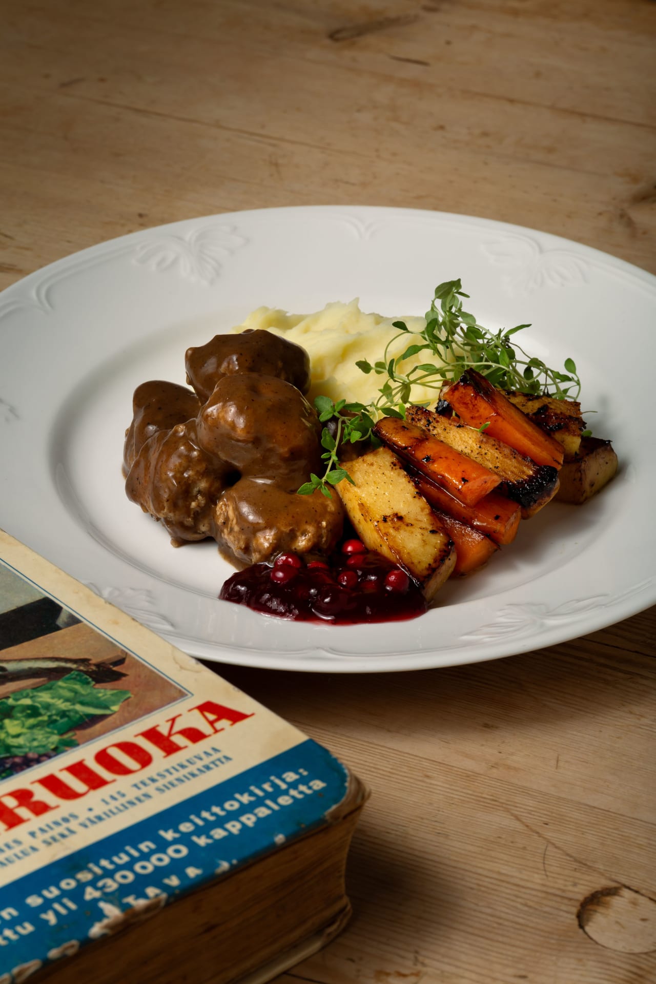 Perinteiset kotiruoka-annos