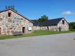 Byggnadens framfasad.