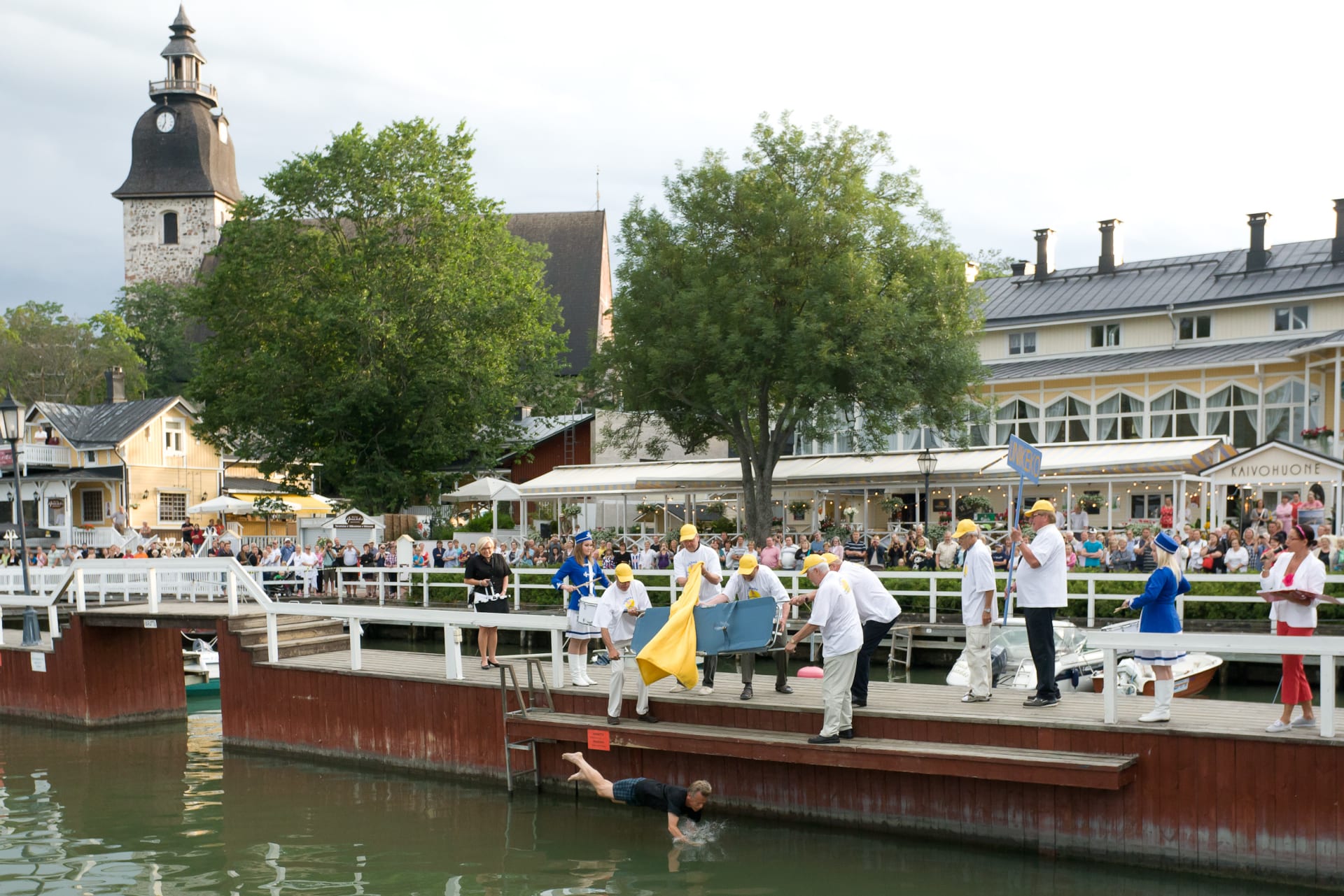 Sleepyhead throws into the sea Sleepyhead throws into the sea