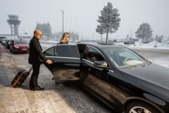 Saaga Travel private and small group transfers from Oulu Airport to Syöte are driven by Mercedes E-sedans or Mercedes Sprinter minibuses.