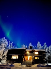 Taidetta, joogaa ja sointukylpy Särestössä