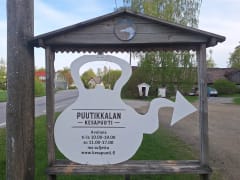 Puoti on Puutikkalan kylän raitilla