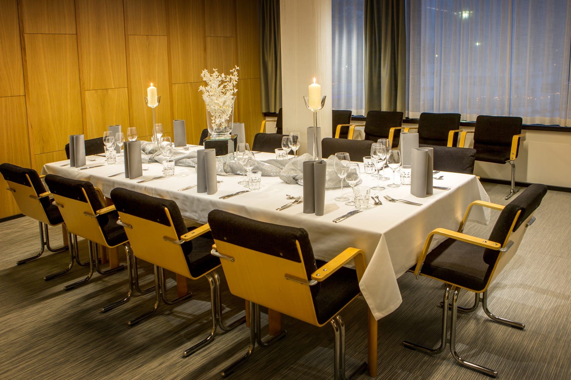 Einar cabinet room can accommodate 20 guests at a time.