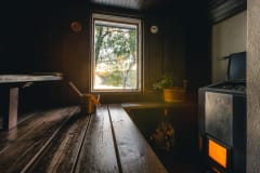 Paratiisin puulämmitteinen sauna Nuuksiossa