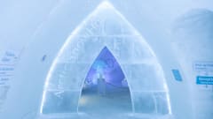 Vierailu Arctic SnowHotelliin (kuljetukset Rovaniemeltä)