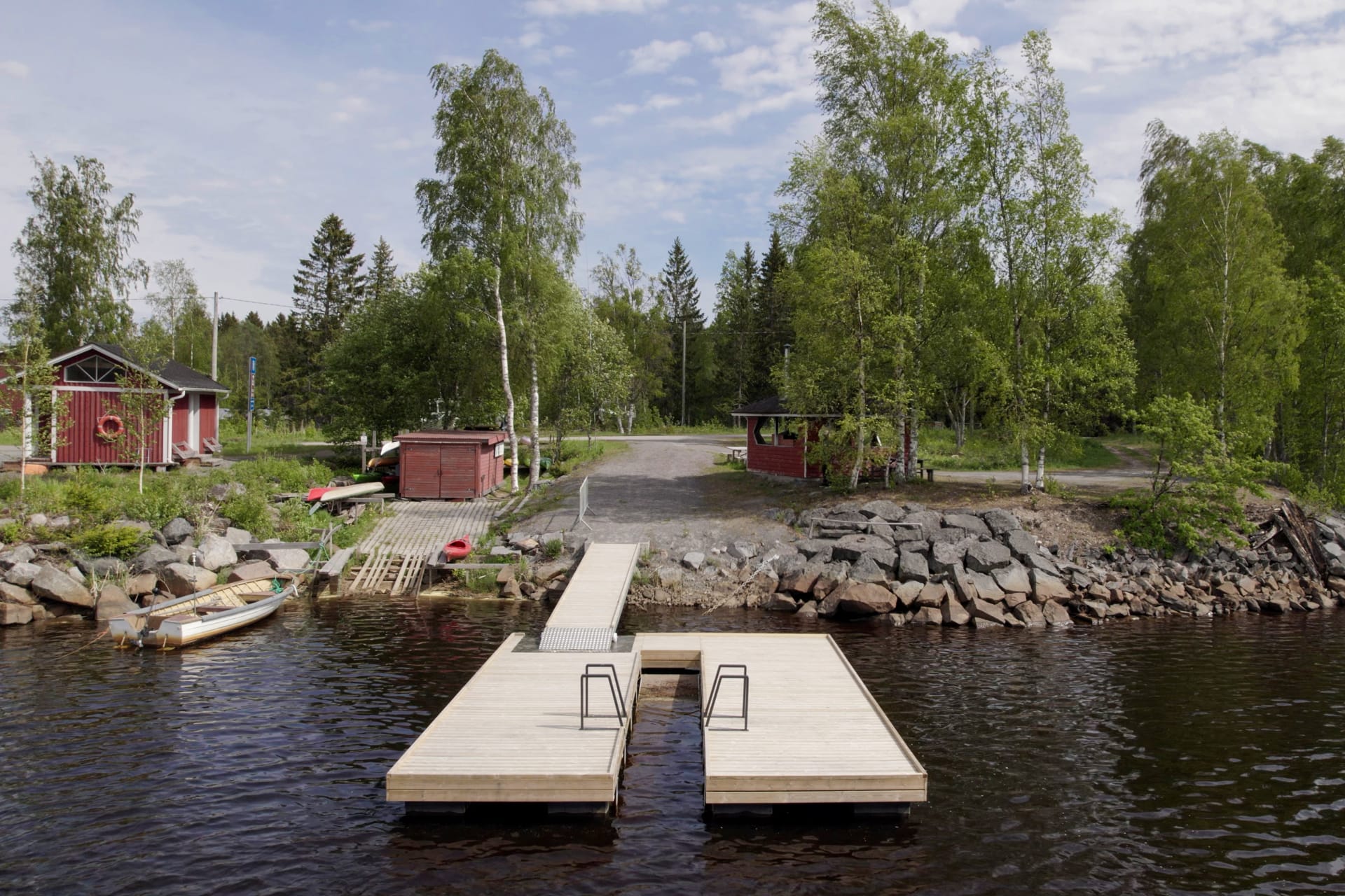Accessible kayaking pier