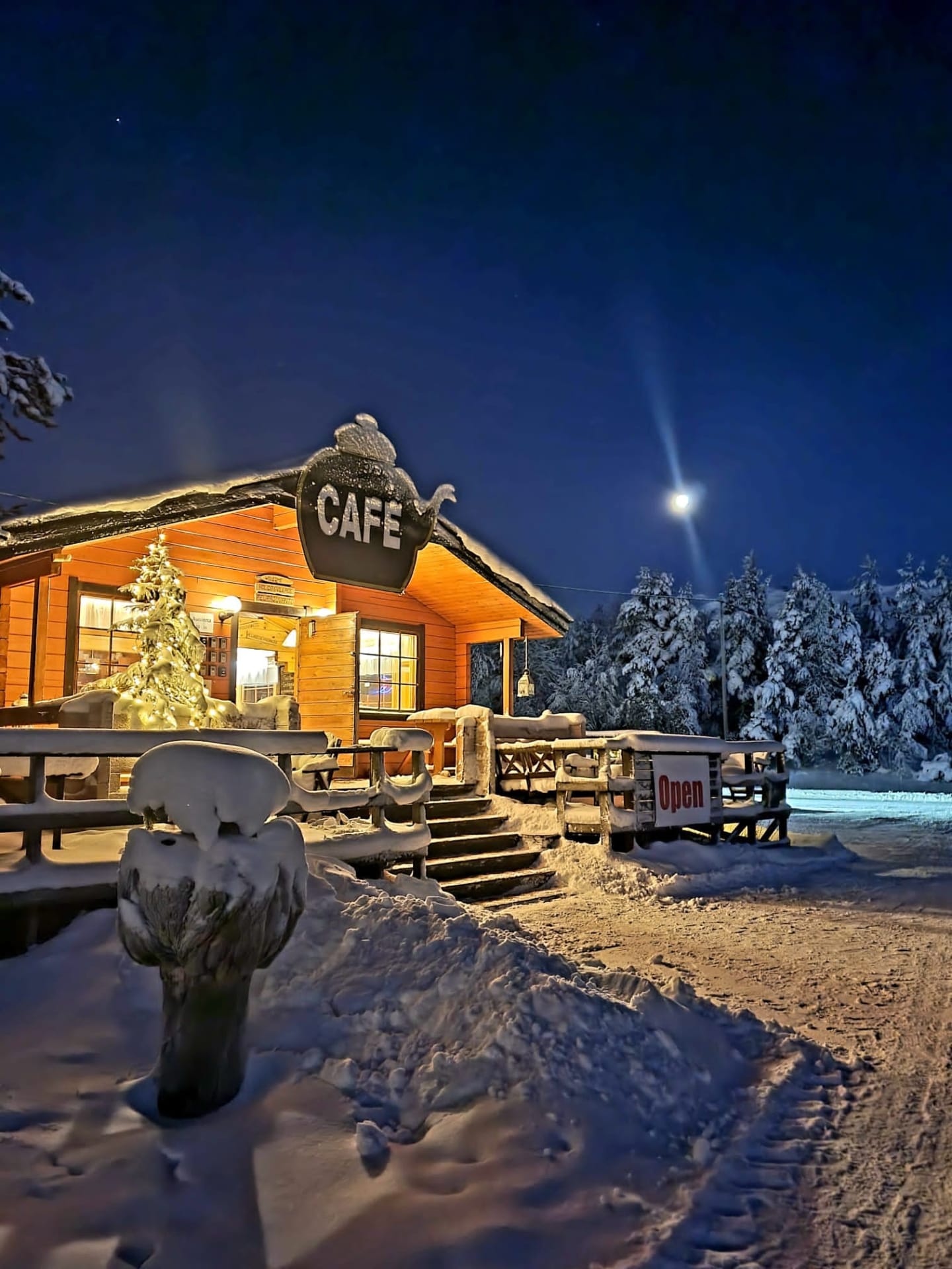 Cafe & souvenier house