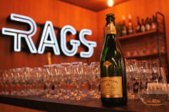 Yksityistilaisuus: Viiniä ja muotia