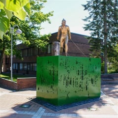 Legenda -Juha Mieto patsas