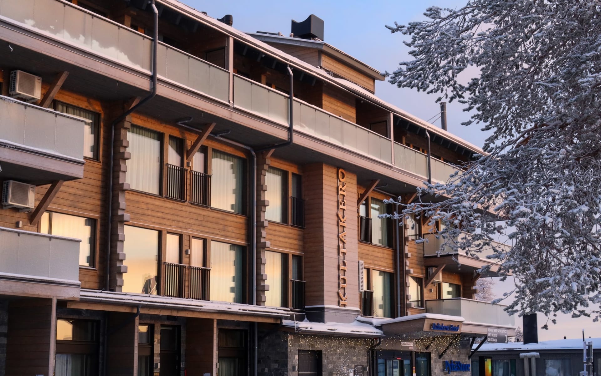 Pyhä Ski-Inn Hotelli Kultakero front