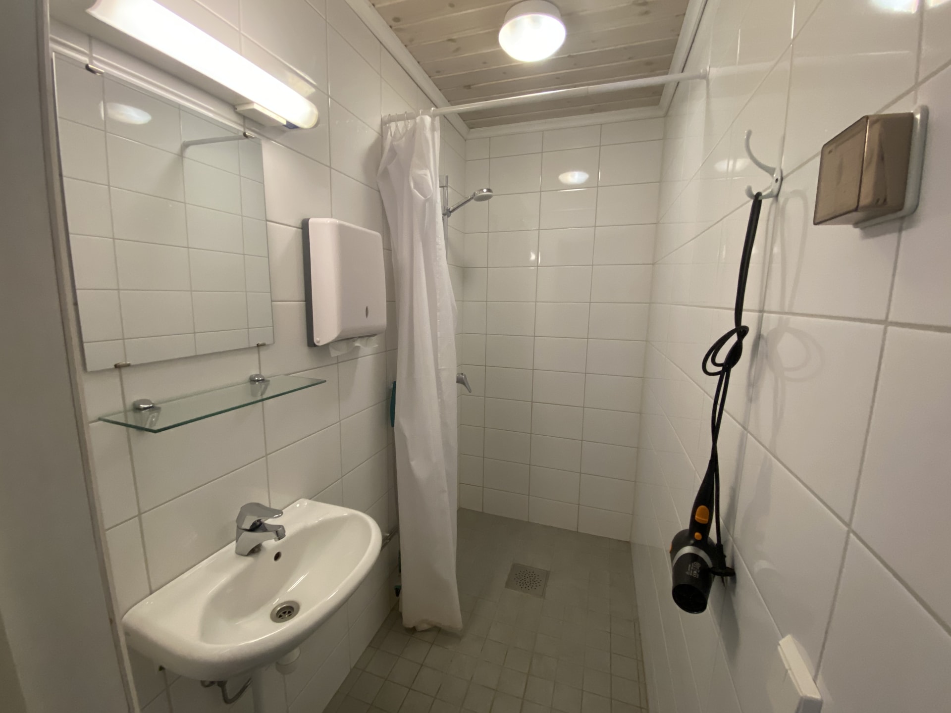 1 bathroom/ room 1 bathroom/ room