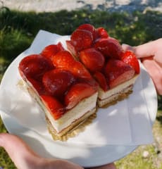 Mansikkaleivos on kesän herkku.