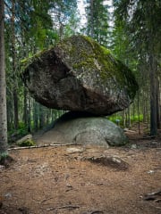 Kummakivi siirtolohkare