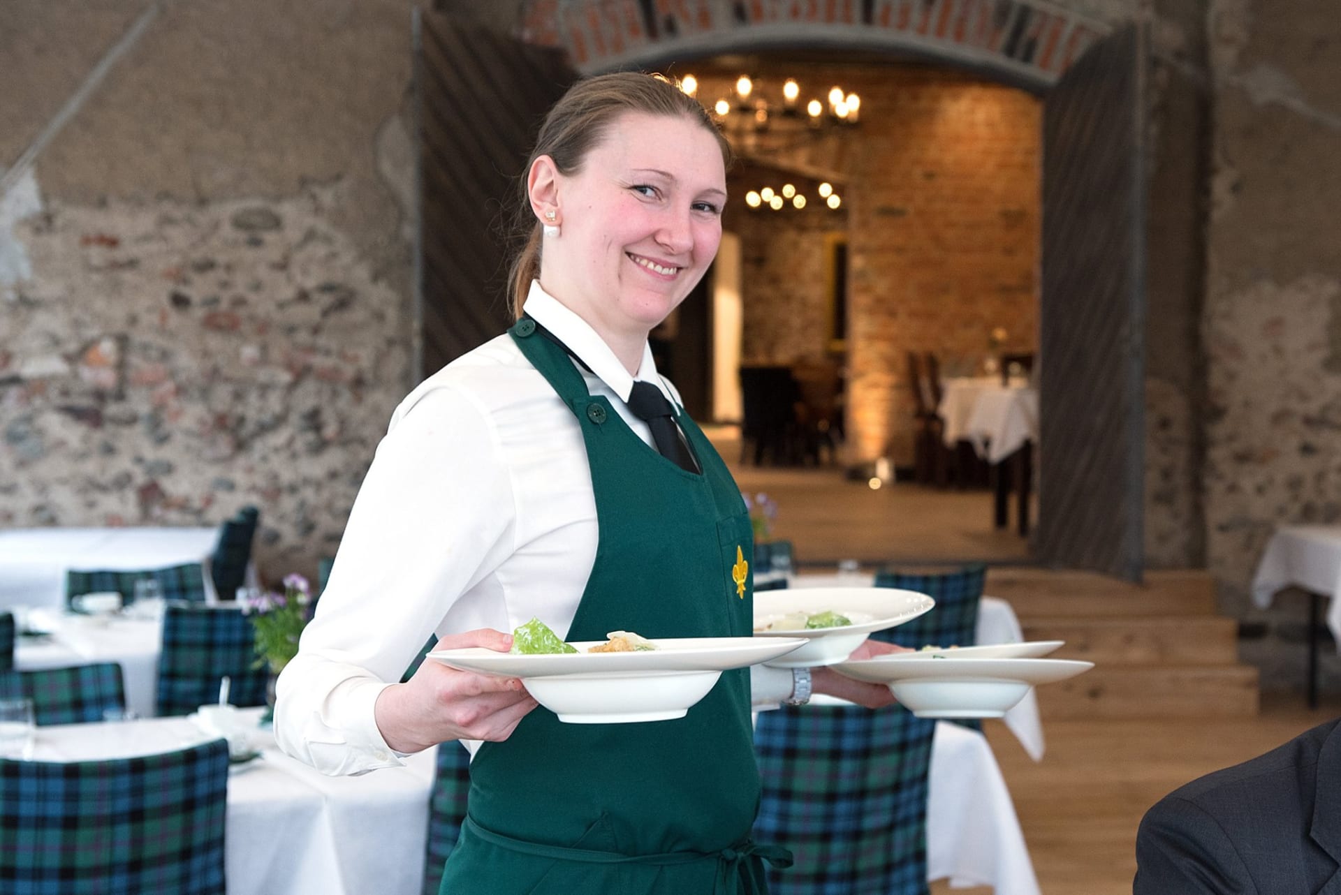 Mustio Manor Restaurant Slottskorogen - Mustion Linnan Ravintola Linnankrouvi, welcome - tervetuloa!