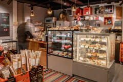 PikkuPiipun myymälän palvelutiski