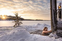 Ice swimming from the smoke sauna at Niemilomat