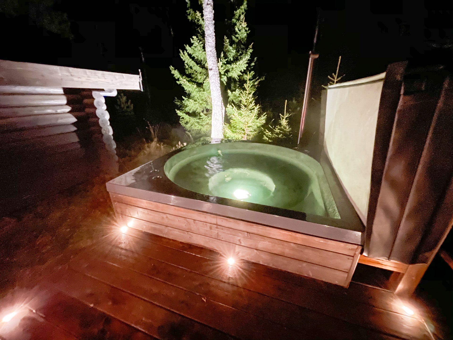 Outdoor jacuzzi