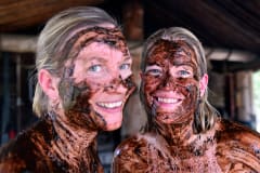 The peat mask in the smoke sauna