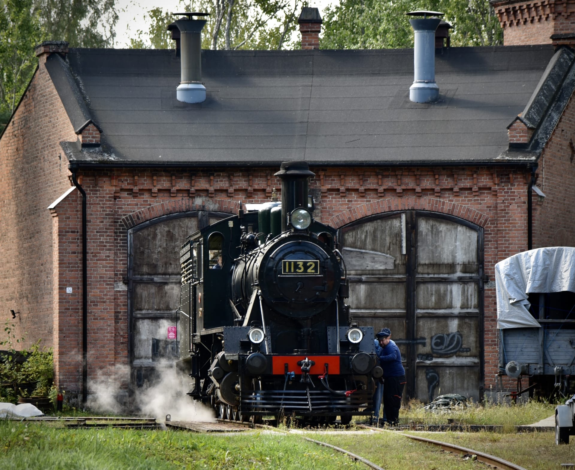 Moving steam engine in rail yard